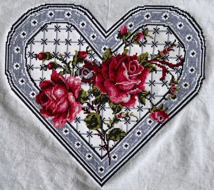 ปักผ้าครอสติชรูปหัวใจ ดอกไม้