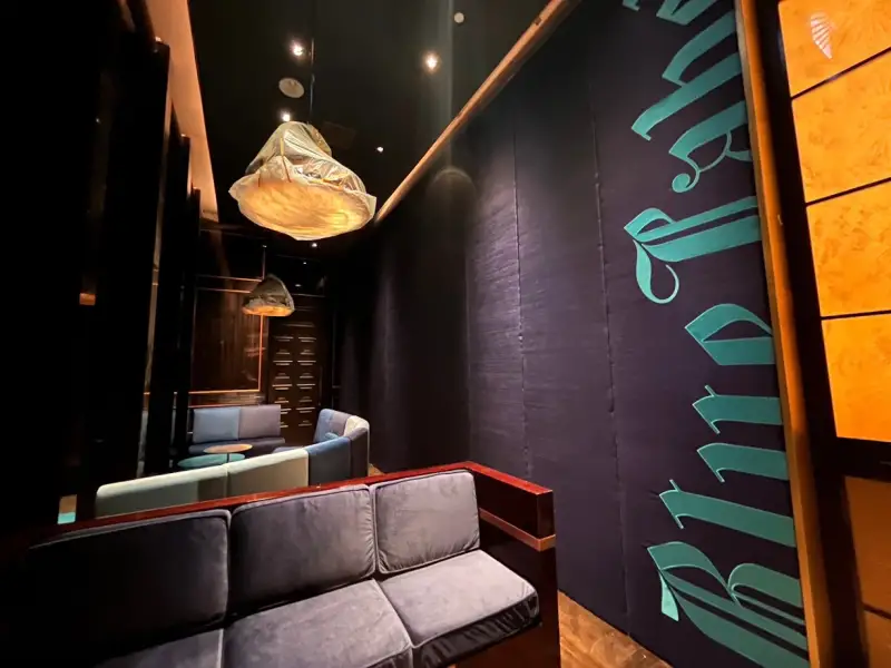 ปักผ้าบุผนัง รับปักผ้าหุ้มเฟอร์นิเจอร์ งานปักผ้าขนาดใหญ่ ปักอักษรบนผ้า