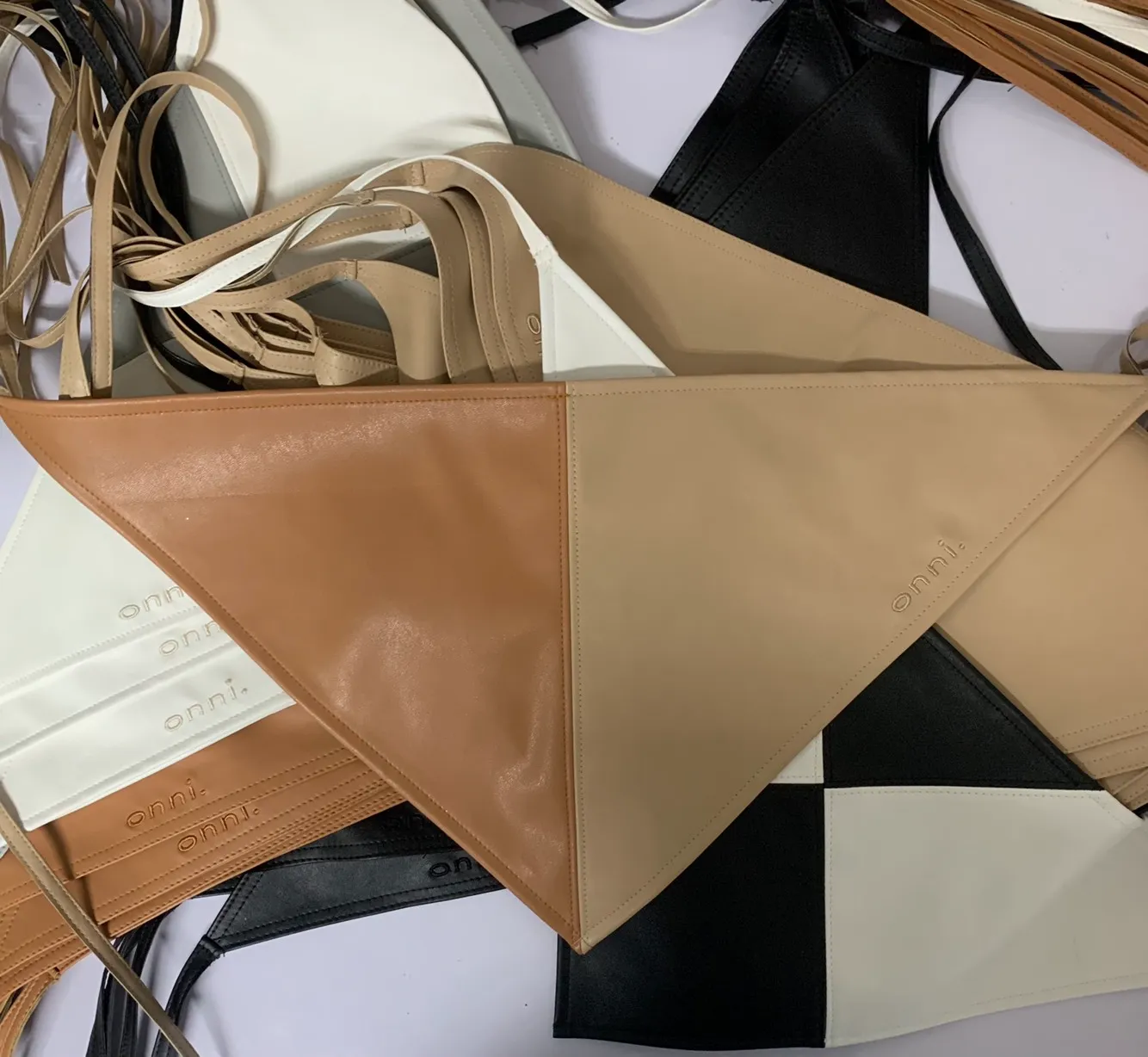 รับปักหนัง รับปักเสื้อหนัง ปักหนัง ปักเสื้อหนัง ปักกระเป๋าหนัง ปักรองเท้าหนัง ปักหนังแท้ ปักหนังเที่ยม ปักหนัง ปักบนวัสดุหนังทุกชนิด