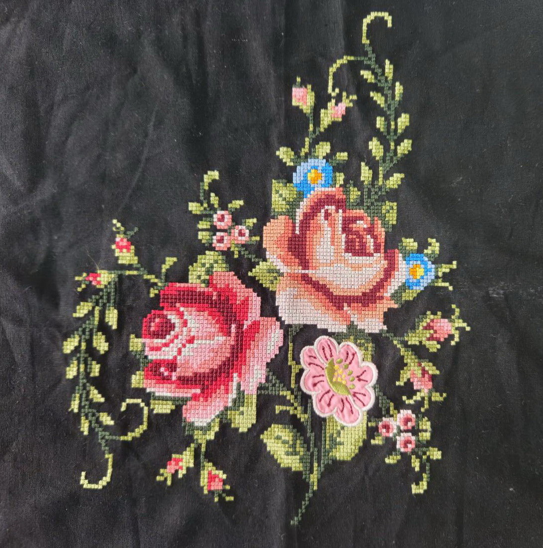 ปักเสื้อผ้าสไตล์วินเทจ รับปักเสื้อลายครอสติช ปักดอกไม้ลายครอสติช