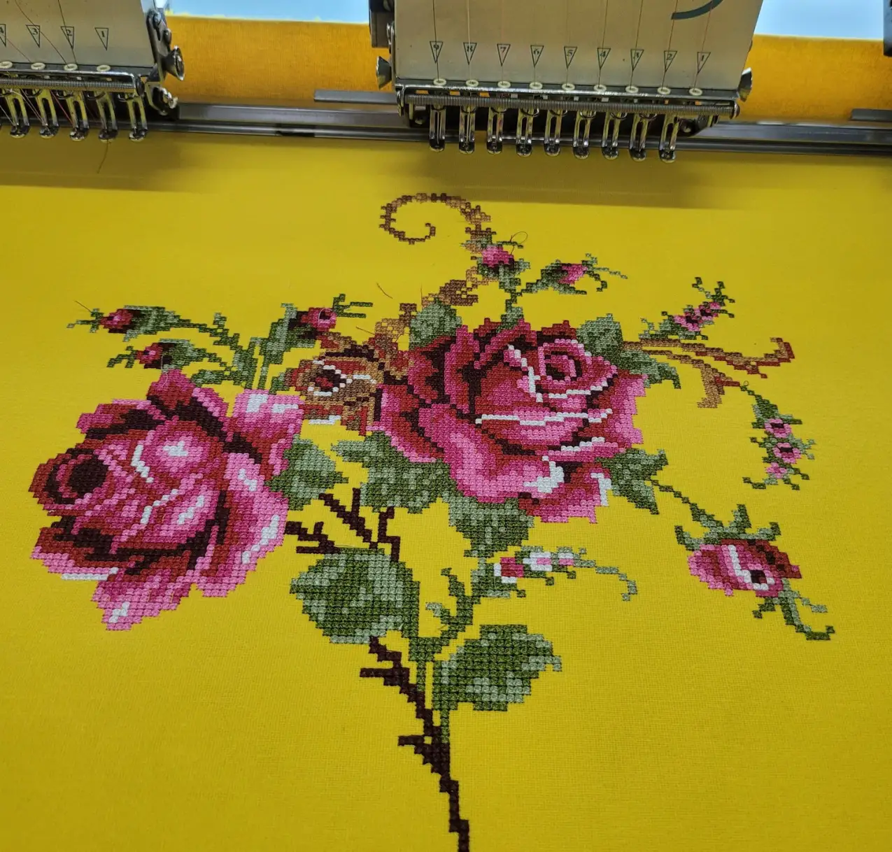 งานปักลายดอกไม้ฮังการี่ งานปักลายดอกไม้ครอสติช รับปักงานทุกชนิด