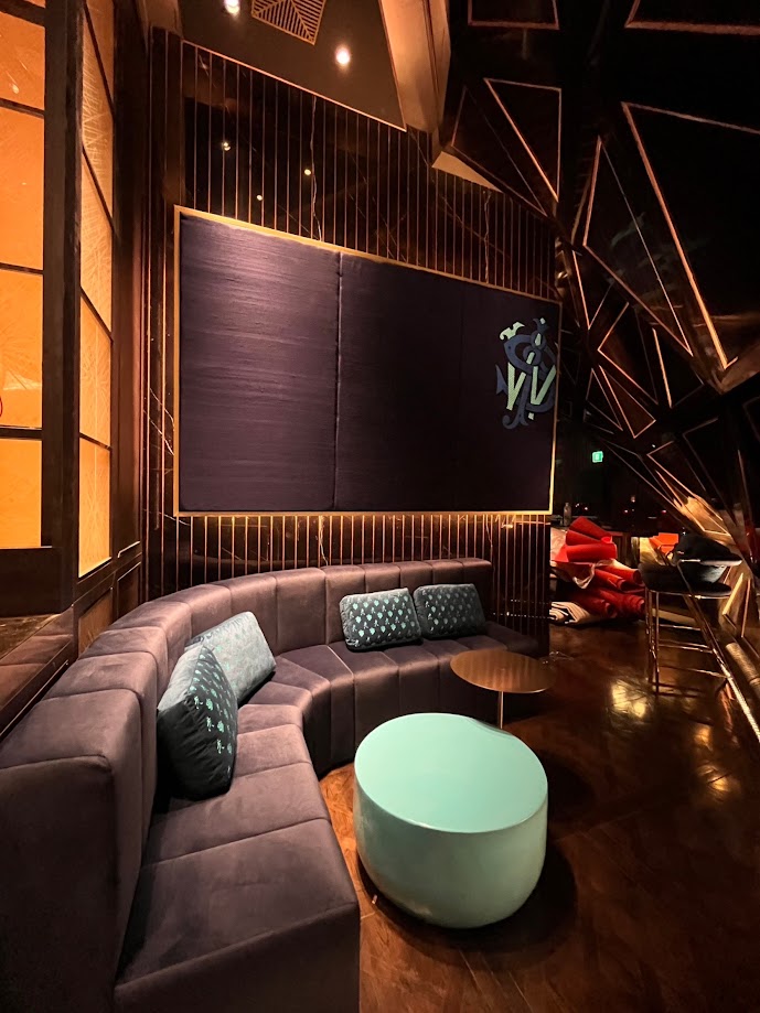 งานปักผ้าหุ้มเฟอร์นิเจอร์ งานปักผ้าบุผหนัง งานปักผ้าหุ้มหัวเตียง