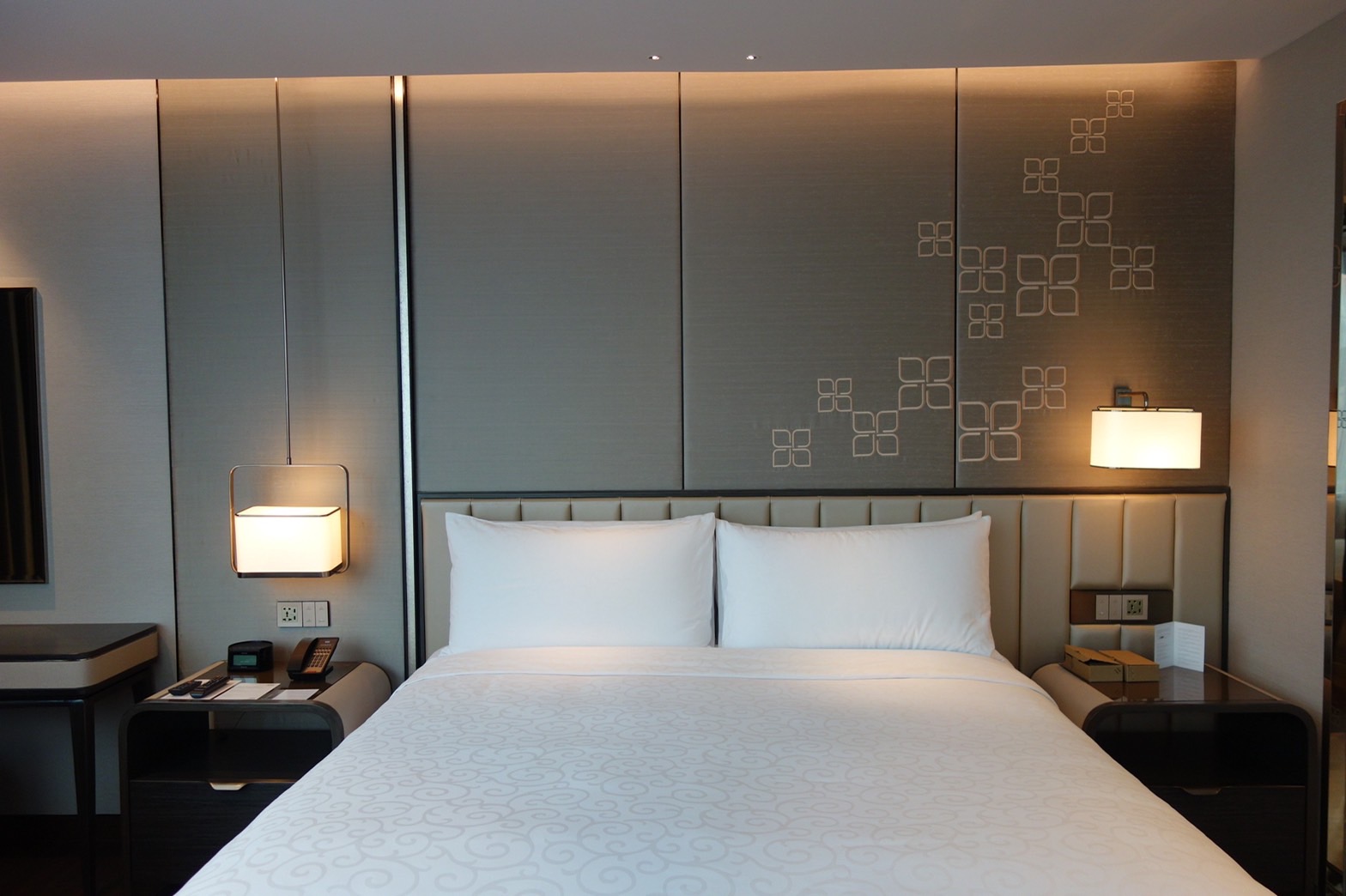 งานปักผ้าบุผหนัง งานปักผ้าหุ้มผหนัง งานปักผ้าหุ้มเฟอร์นิเจอร์