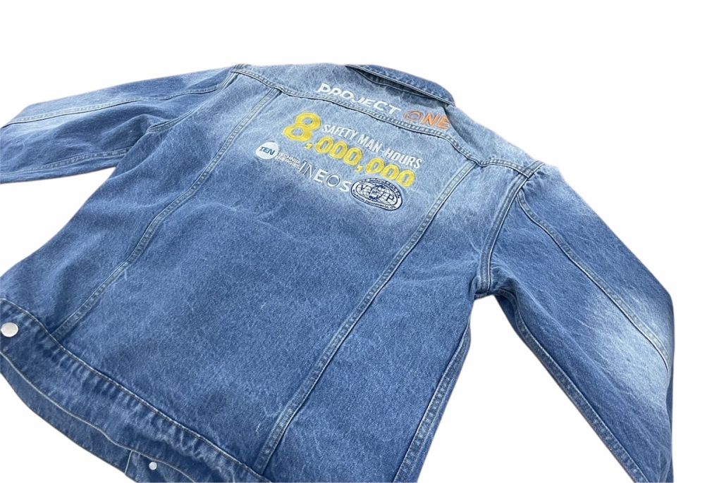 งานปักกางเกงยีนส์ รับปักเสื้อยีนส์ รับปักผ้ายีนส์ รับปักเสื้อผ้าจำนวนเยอะ 