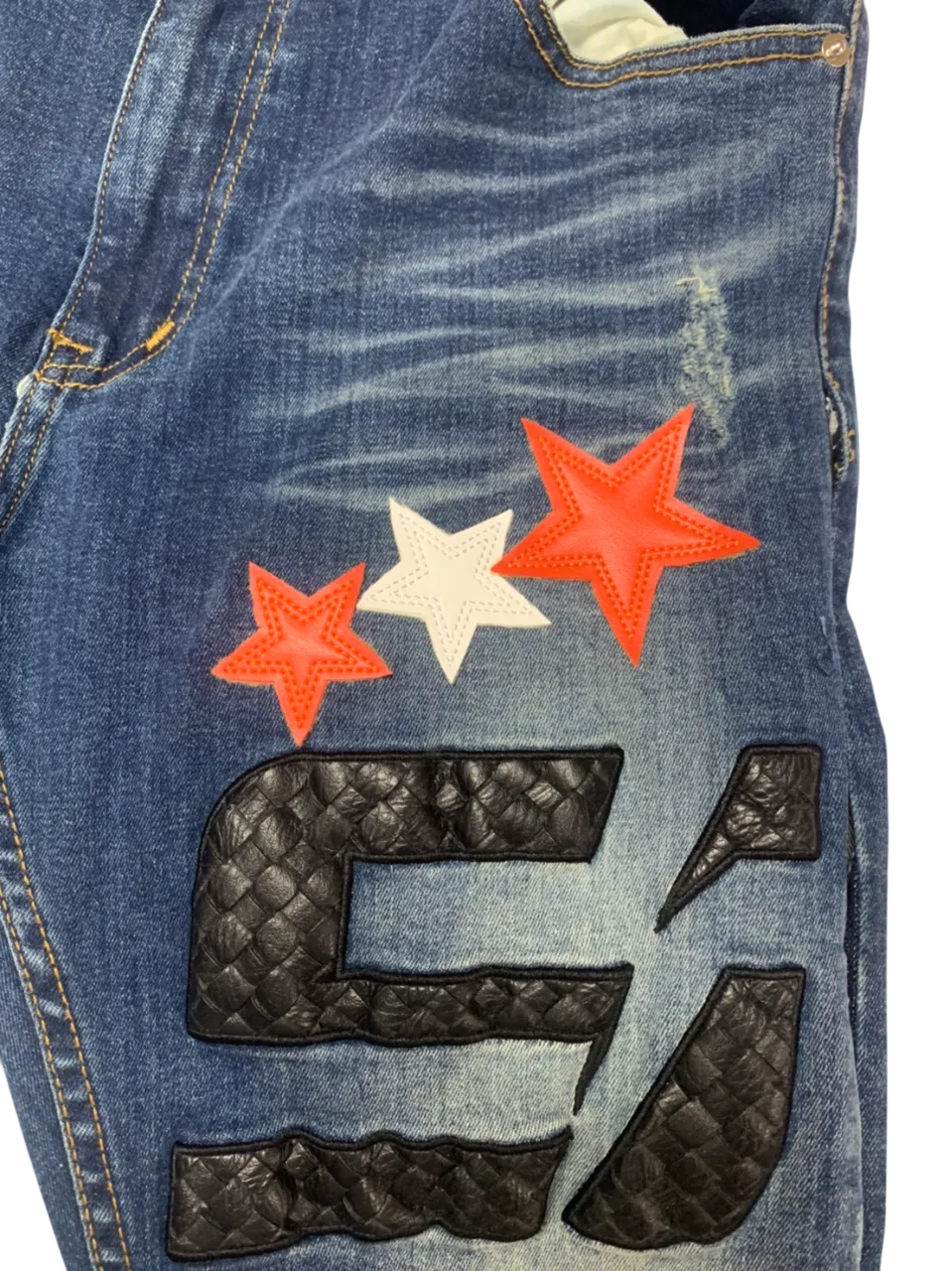 งานปักผ้ายีนส์ รับปักกางเกงยีนส์ รับปักลวดลายบนกางเกงยีนส์