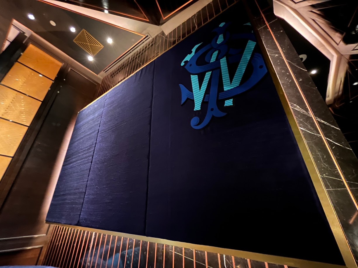 ปักผ้าบุผนัง รับปักผ้าบุผนัง ปักผ้าหุ้มเฟอร์นิเจอร์ ปักอักษรบนผ้า