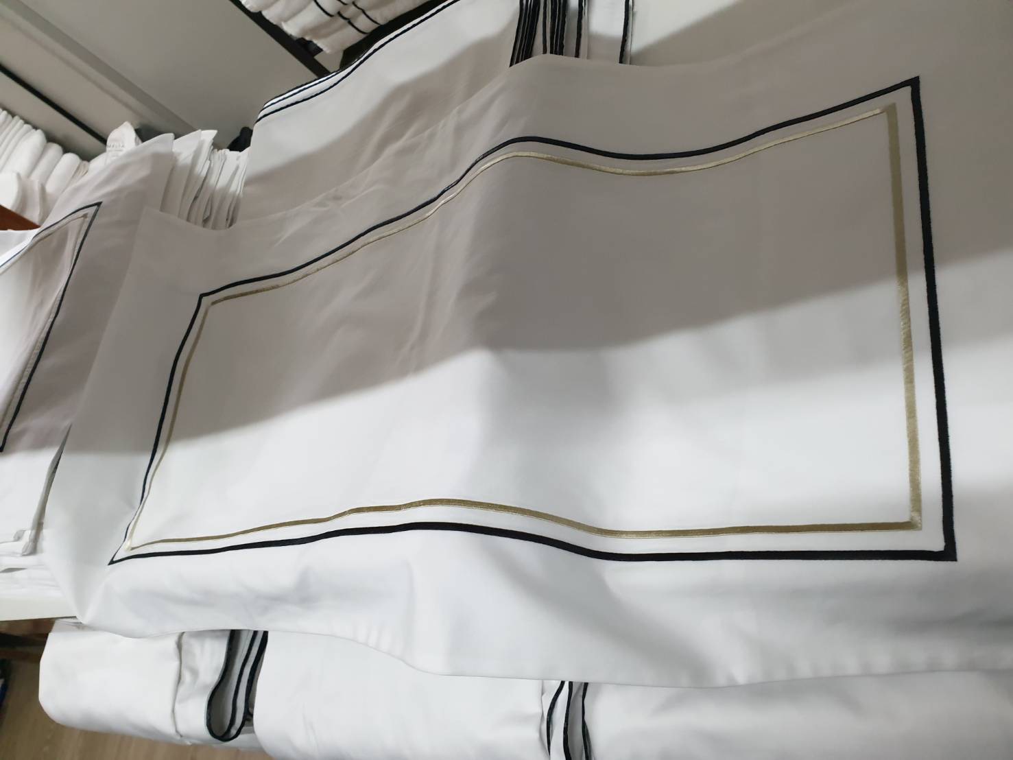 ปักปลอกหมอน ปักผ้าปูที่นอน รับปักเสื้อผ้าทุกชนิด