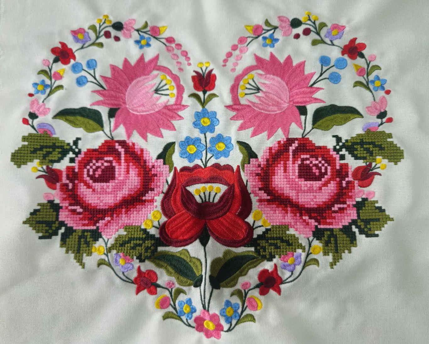 ปักเสื้อผ้าสไตล์วินเทจ รับปักเสื้อลายครอสติช ปักดอกไม้ลายครอสติช