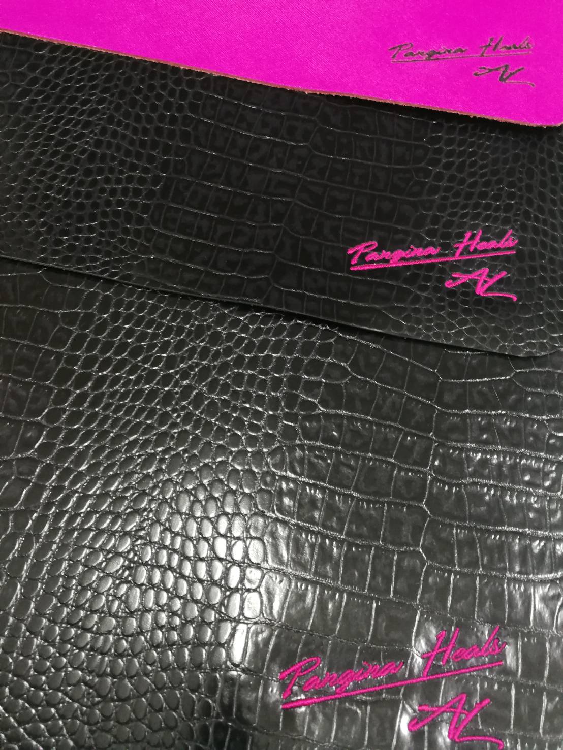 งานปักหนัง ปักหนังแท้ ปักหนังเที่ยม ปักหนังหุ้มปกหนังสือ