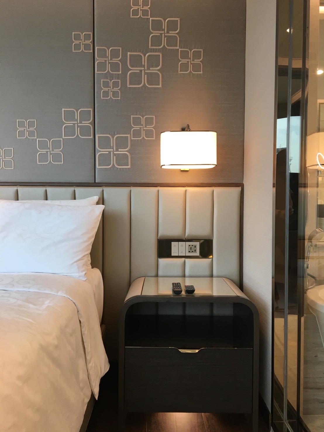 รับปักผ้าบุหัวเตียง ปักผ้าบุผนัง ปักผ้าหุ้มฟอร์นิเจอร์ ปักผ้าคลุมเตียง