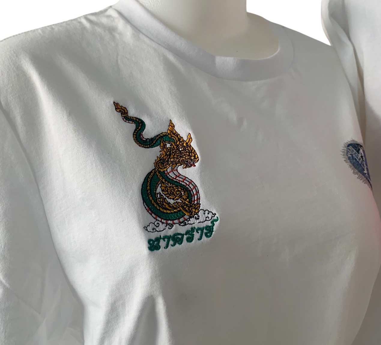 รับปักเสื้อเย็บเป็นตัว รับปักเสื้อผ้า รับปักนูน รับปักเสื้อยืด