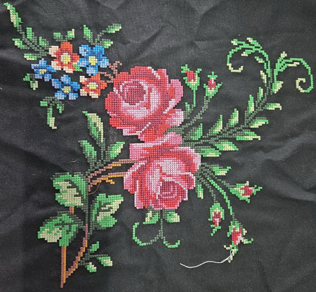 งานปักครอสติช รับปักครอสติช รับปักลายครอสติชบนผ้า ปักครอสติชบนเสื้อ ปักลายครอสติชบนผ้า