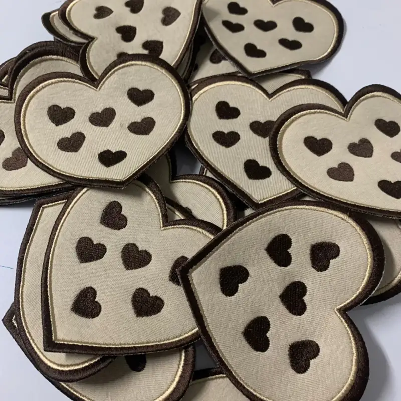 งานปักอาร์ม ปักอาร์มรีดกาว ปักอาร์มตีนตุ๊กแก แพทซ์ปักเสื้อผ้า