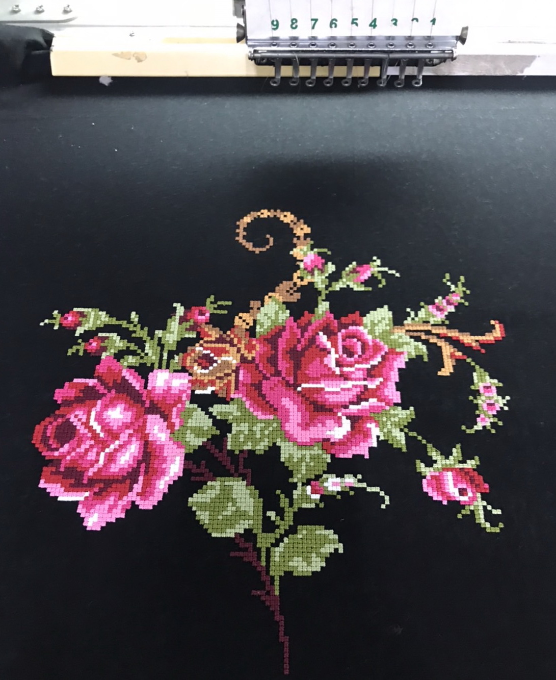 งานปักลายดอกไม้ฮังการี่ งานปักลายดอกไม้ครอสติช รับปักงานทุกชนิด