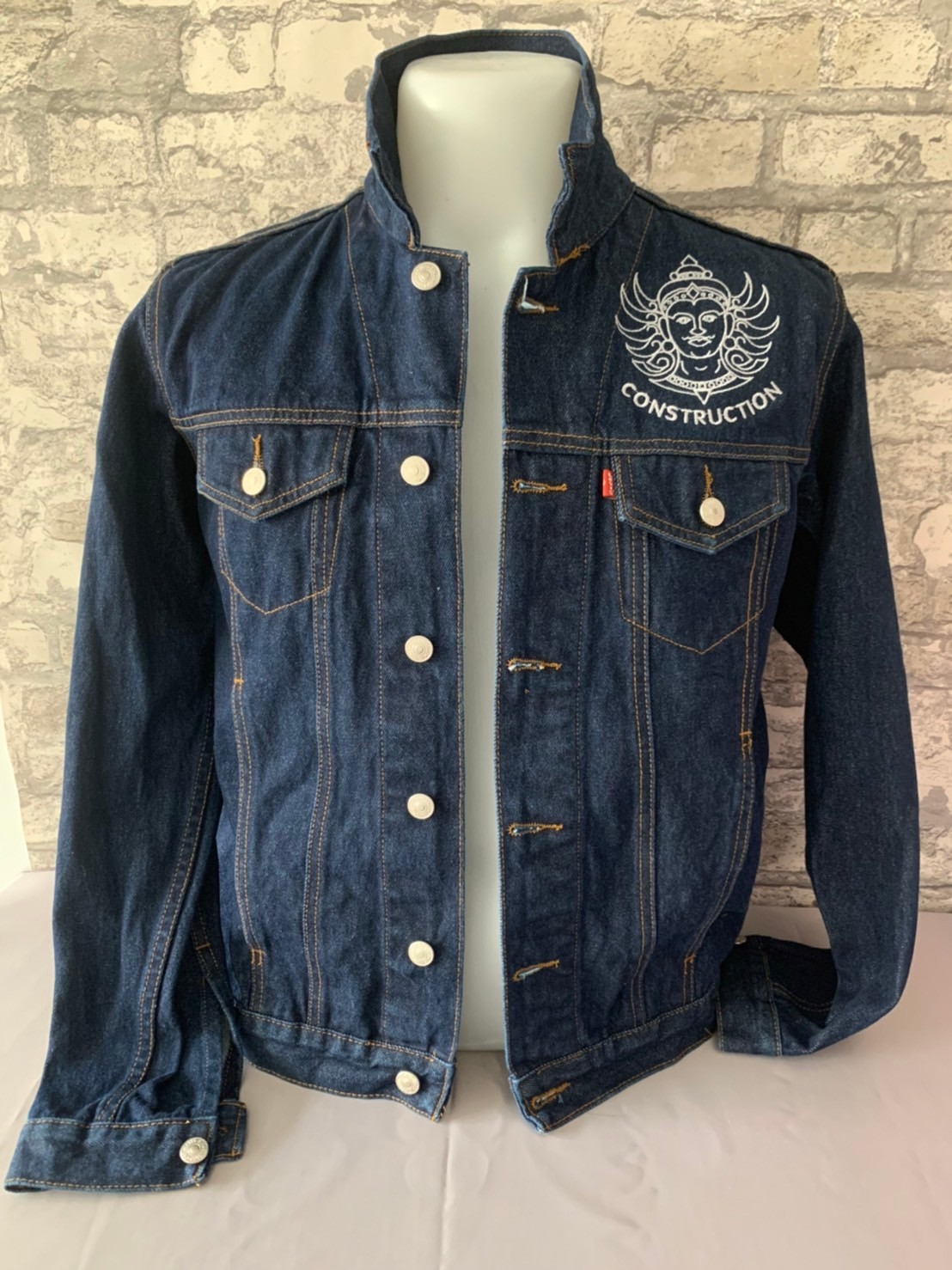 ปักเสื้อ ปักเสื้อยีนส์ รับปักเสื้อผ้า รับปักเสื้อ ด่วน